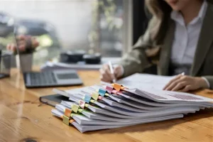 Como organizar documentos empresariais: guia completo para eficiência, segurança e conformidade